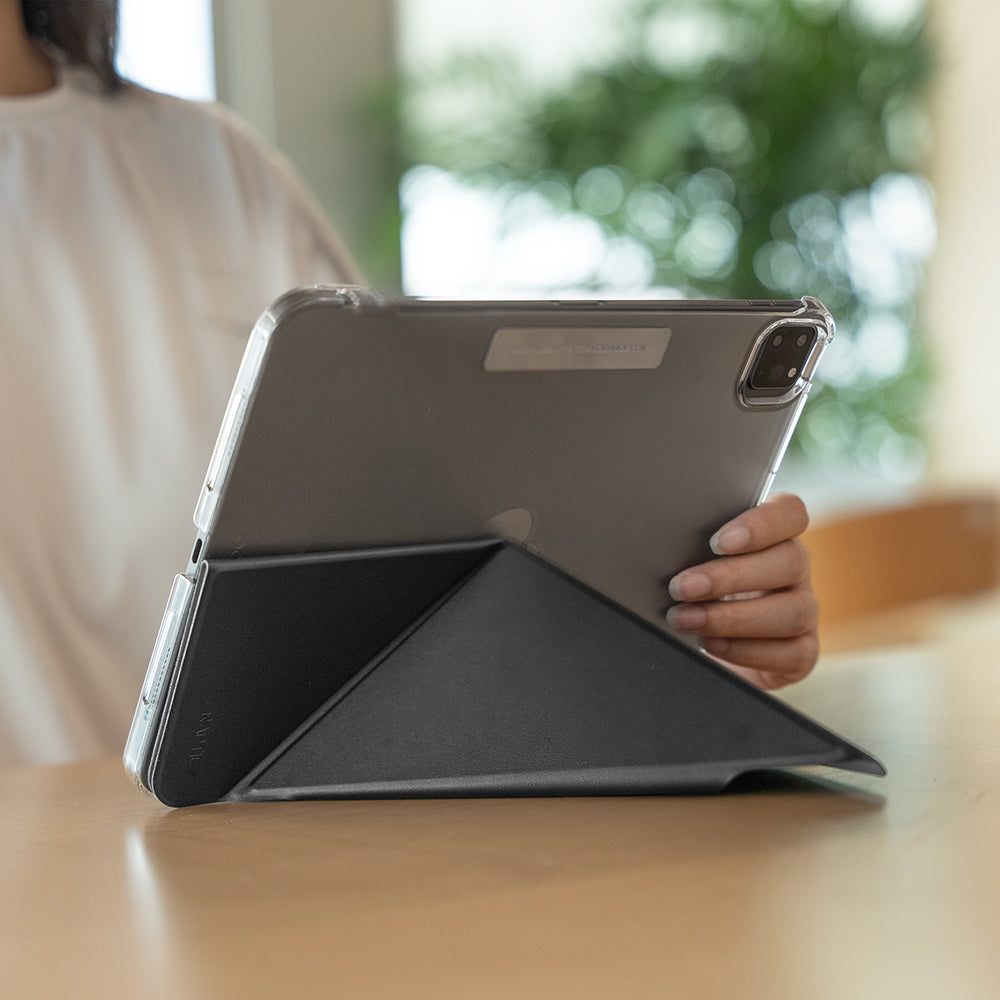 Apple iPad Pro 13 2025 M5 Raptic Clear Folio Airbagli Şeffaf Kapaklı Katlanabilir Standlı Kılıf Siyah