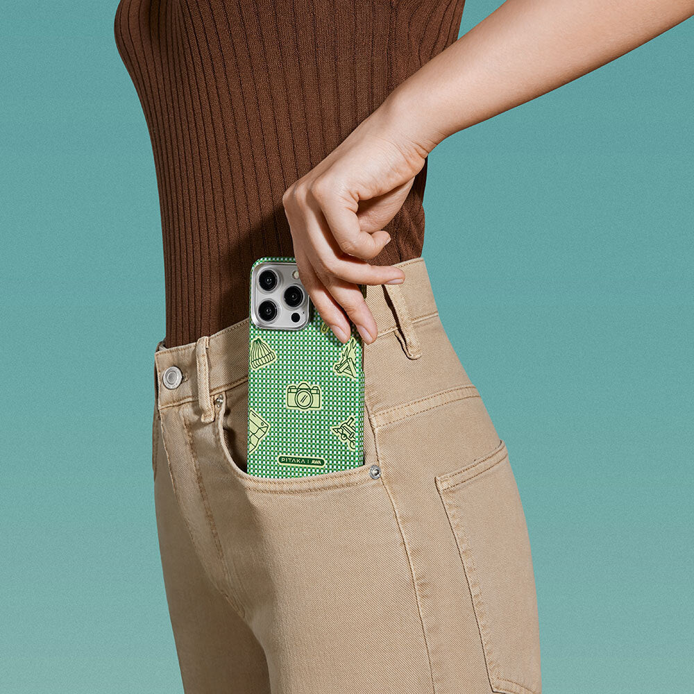 Apple iPhone 15 Pro Max Kılıf M-safe Şarj Özellikli Awa Tasarımlı 1500D Aramid Fiber Pitaka Ultra-Slim Classic Serisi Forest Kapak Yeşil