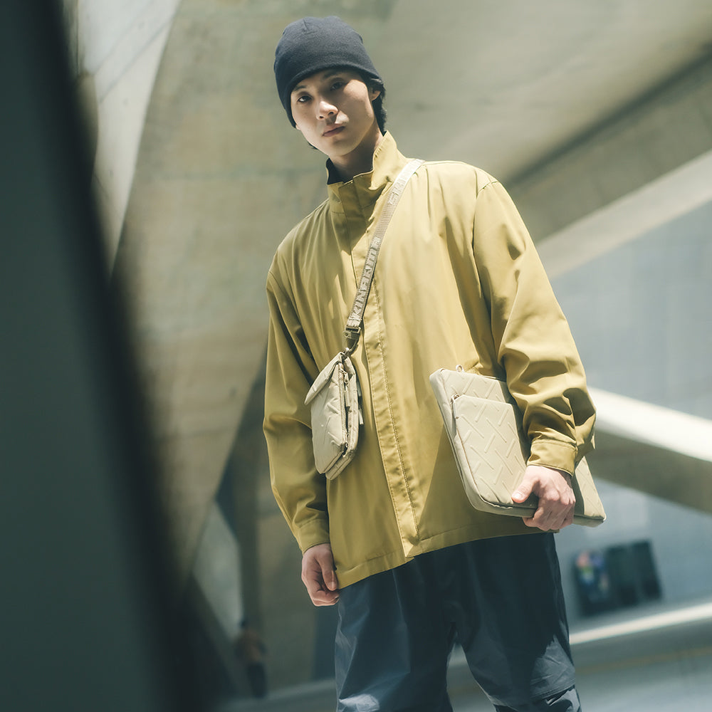 Skinarma Sling Pouch Juno Cross-Hatch Desenli Naylon Scout Boyun Askı Kayışlı Çapraz Vücut Çantası Haki