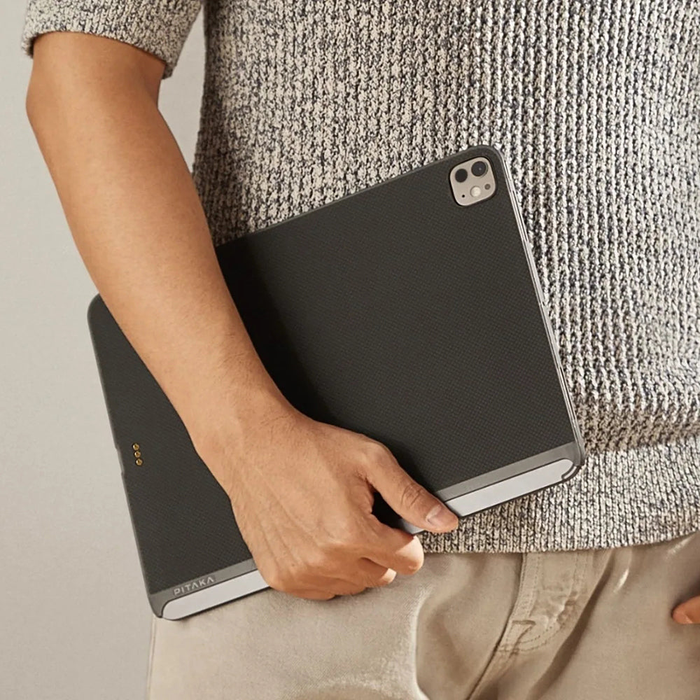 Apple iPad Pro 13 2024 Kılıf Aramid Fiber Pitaka Ultra-Slim Classic Serisi Tablet Kapak Siyah