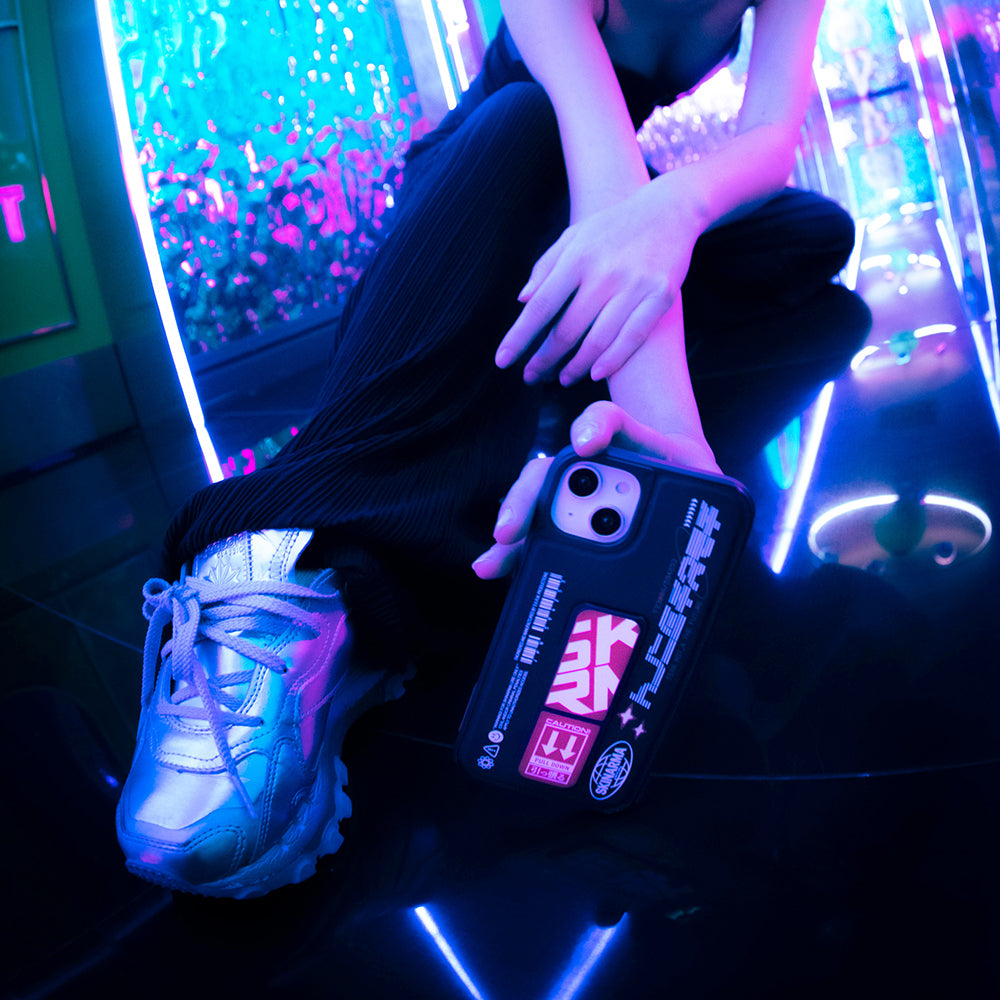 Apple iPhone 13 Kılıf Skinarma Standlı Deri Görünümlü Akarui Kapak Kırmızı