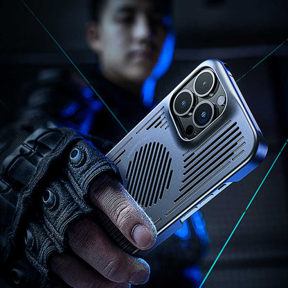 Apple iPhone 13 Pro Max Kılıf Benks Bizzard Soğutucu Özellikli Oyuncu Telefon Kılıfı Gri