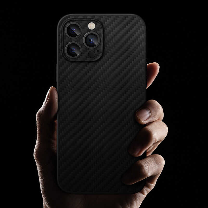 Apple iPhone 13 Pro Max Kılıf Karbon Fiber Benks Hybrid Kevlar Kapak Siyah