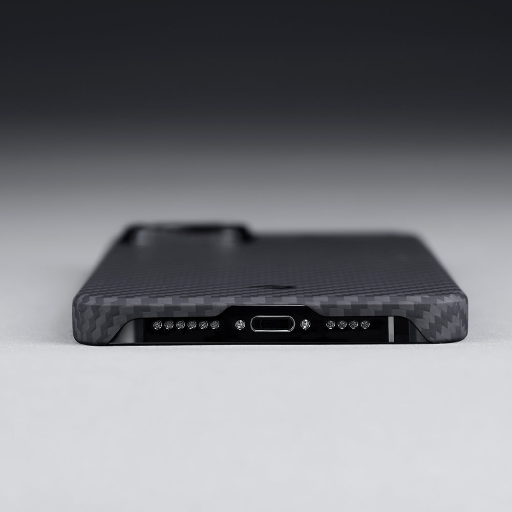 Apple iPhone 14 Kılıf M-safe Şarj Özellikli 1500D Aramid Fiber Pitaka Ultra-Slim Classic Serisi Black-Grey Twill Kapak Siyah-Gri