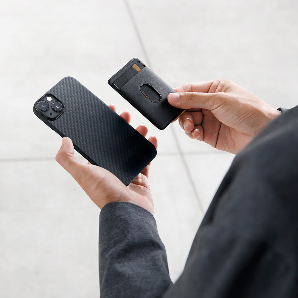 Apple iPhone 14 Kılıf M-safe Şarj Özellikli 1500D Aramid Fiber Pitaka Ultra-Slim Classic Serisi Black-Grey Twill Kapak Siyah-Gri