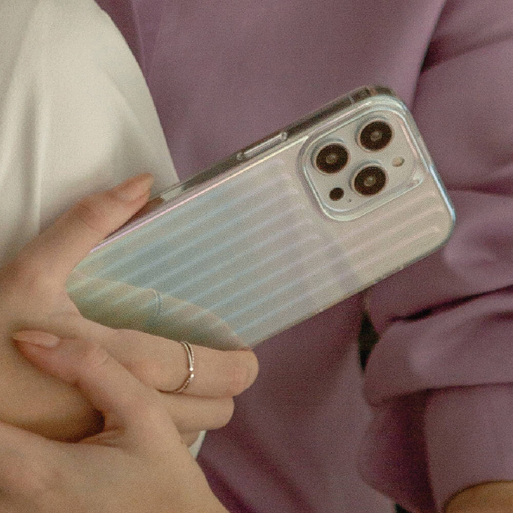 Apple iPhone 14 Kılıf Parlayan Arka Yüzey Coehl Linear Kapak Yeşil