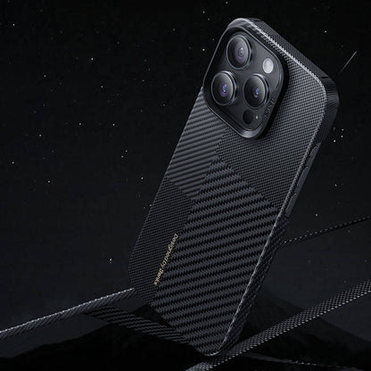 Apple iPhone 14 Pro Kılıf M-safe Şarj Özellikli Karbon Fiber Benks Montage ArmorAir Kevlar Kapak Siyah