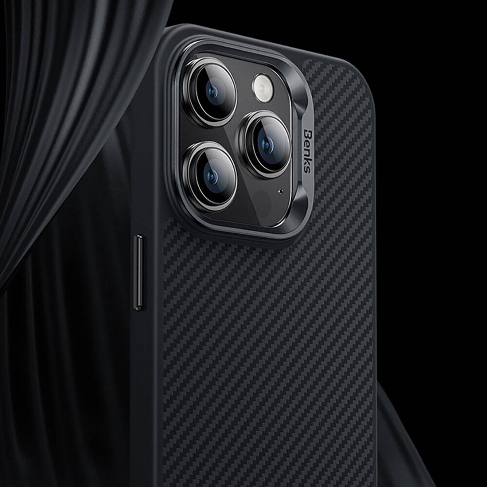 Apple iPhone 14 Pro Max Kılıf Karbon Fiber M-safe Şarj Özellikli Benks Hybrid ArmorPro 600D Kevlar Kapak Siyah