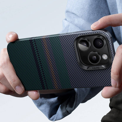 Apple iPhone 14 Pro Max Kılıf M-safe Şarj Özellikli Karbon Fiber Tasarımlı Benks Aurora ArmorAir Kevlar Kapak Siyah