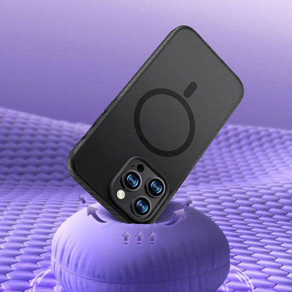 Apple iPhone 14 Pro Max Kılıf M-safe Şarj Özellikli Mat Arka Yüzey Benks Drop Resistance Kapak Beyaz