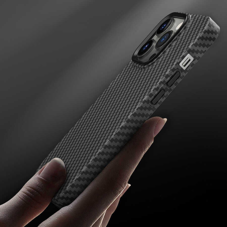 Apple iPhone 14 Pro Max Kılıf Wiwu Karbon Fiber Görünümlü M-safe Wireless Şarj Özellikli Kabon Kapak Siyah