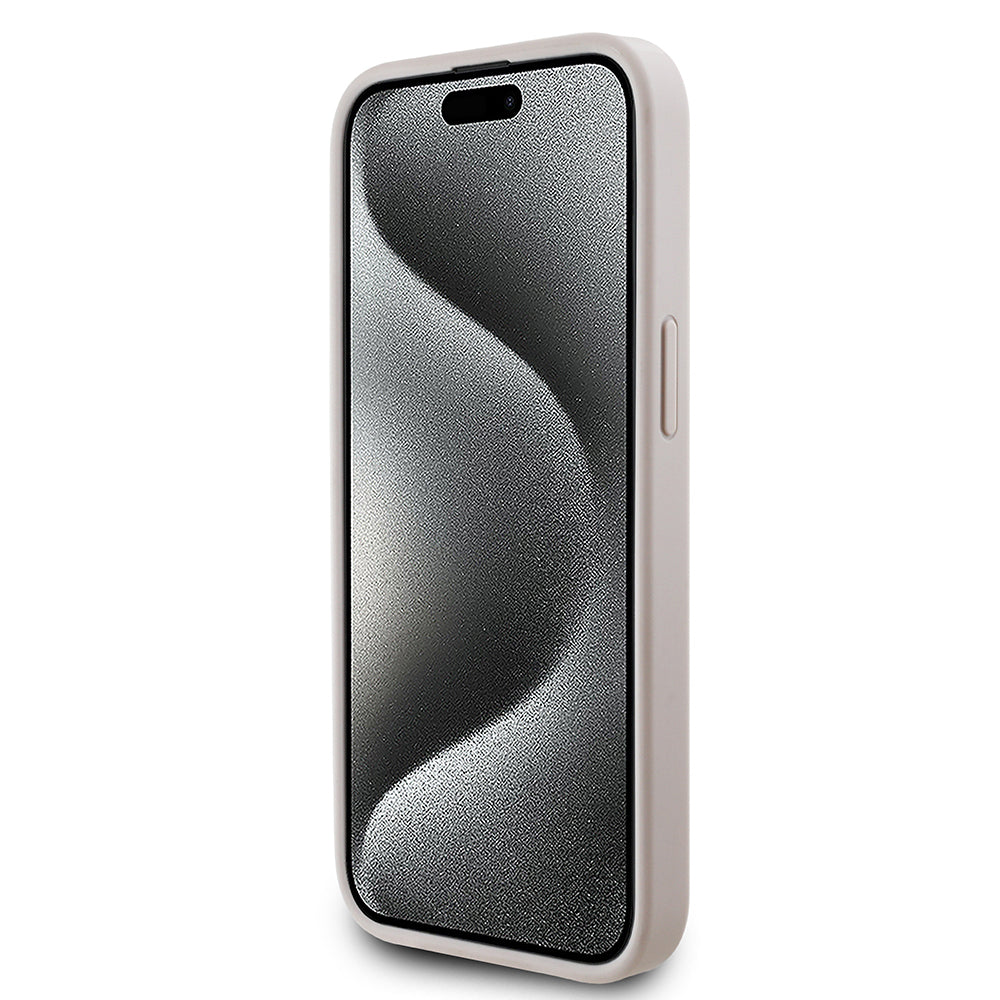 Apple iPhone 15 Kılıf Guess Orjinal Lisanslı M-safe Şarj Özellikli PU Üçgen Logo 4G Desenli Kapak Kahverengi