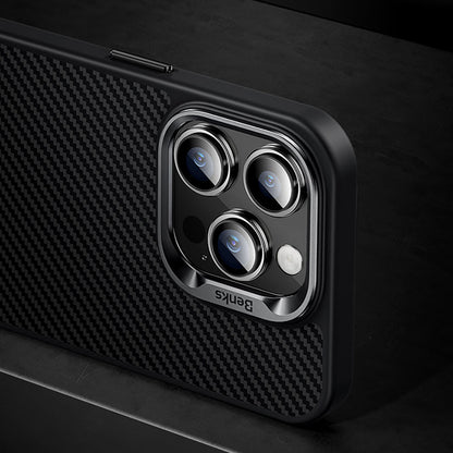 Apple iPhone 15 Kılıf Karbon Fiber M-safe Şarj Özellikli Benks Hybrid ArmorPro 600D Kevlar Kapak Siyah
