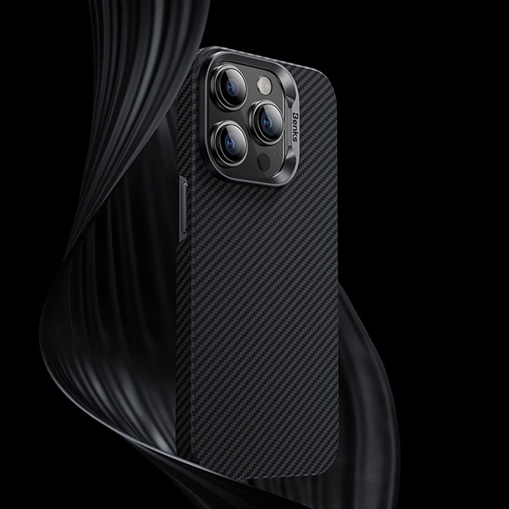 Apple iPhone 15 Plus Kılıf M-safe Özellikli Karbon Fiber Benks Essential ArmorAir 600D Kevlar Kapak Siyah