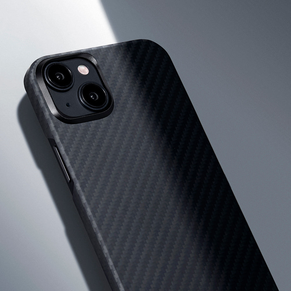 Apple iPhone 15 Plus Kılıf M-safe Şarj Özellikli 1500D Aramid Fiber Pitaka Ultra-Slim Classic Serisi Black-Grey Twill Kapak Siyah-Gri