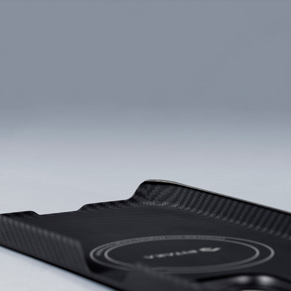 Apple iPhone 15 Plus Kılıf M-safe Şarj Özellikli 600D Aramid Fiber Pitaka Ultra-Slim Classic Serisi Black-Grey Twill Kapak Siyah-Gri