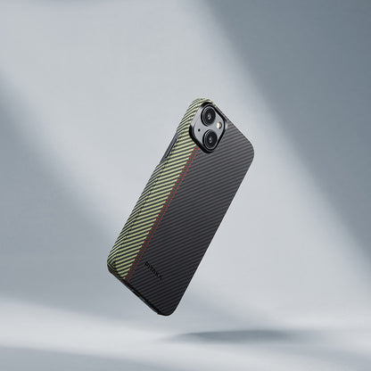 Apple iPhone 15 Plus Kılıf M-safe Şarj Özellikli 600D Aramid Fiber Pitaka Tactile Woven Orchestra Serisi Overture Kapak Siyah-Yeşil