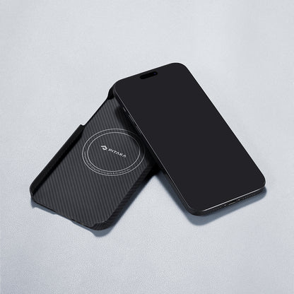 Apple iPhone 15 Plus Kılıf M-safe Şarj Özellikli 600D Aramid Fiber Pitaka Tactile Woven Orchestra Serisi Rhapsody Kapak Siyah