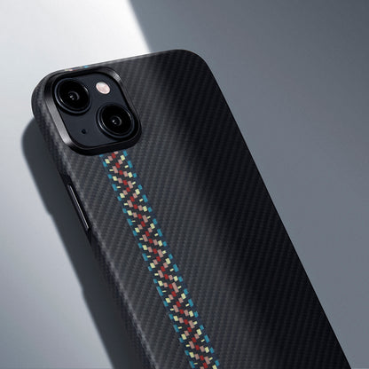 Apple iPhone 15 Plus Kılıf M-safe Şarj Özellikli 600D Aramid Fiber Pitaka Tactile Woven Orchestra Serisi Rhapsody Kapak Siyah