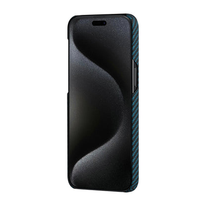 Apple iPhone 15 Pro Kılıf M-safe Şarj Özellikli 1500D Aramid Fiber Pitaka Ultra-Slim Classic Serisi Black-Blue Twill Kapak Siyah-Mavi