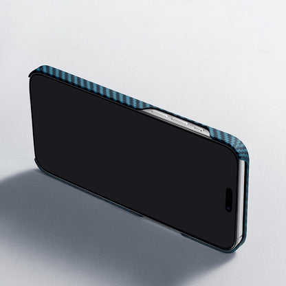 Apple iPhone 15 Pro Kılıf M-safe Şarj Özellikli 1500D Aramid Fiber Pitaka Ultra-Slim Classic Serisi Black-Blue Twill Kapak Siyah-Mavi