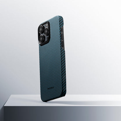 Apple iPhone 15 Pro Kılıf M-safe Şarj Özellikli 1500D Aramid Fiber Pitaka Ultra-Slim Classic Serisi Black-Blue Twill Kapak Siyah-Mavi