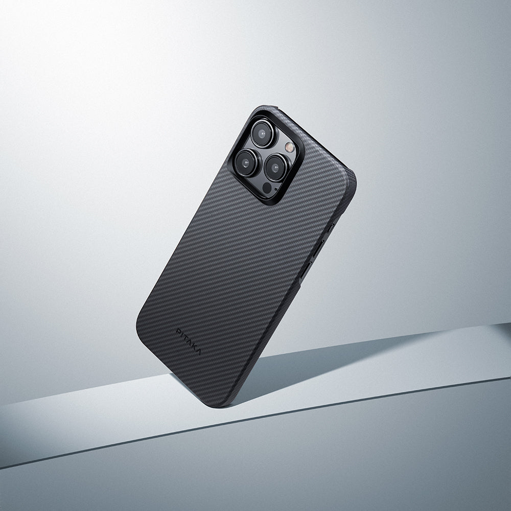 Apple iPhone 15 Pro Kılıf M-safe Şarj Özellikli 600D Aramid Fiber Pitaka Ultra-Slim Classic Serisi Black-Grey Twill Kapak Siyah-Gri