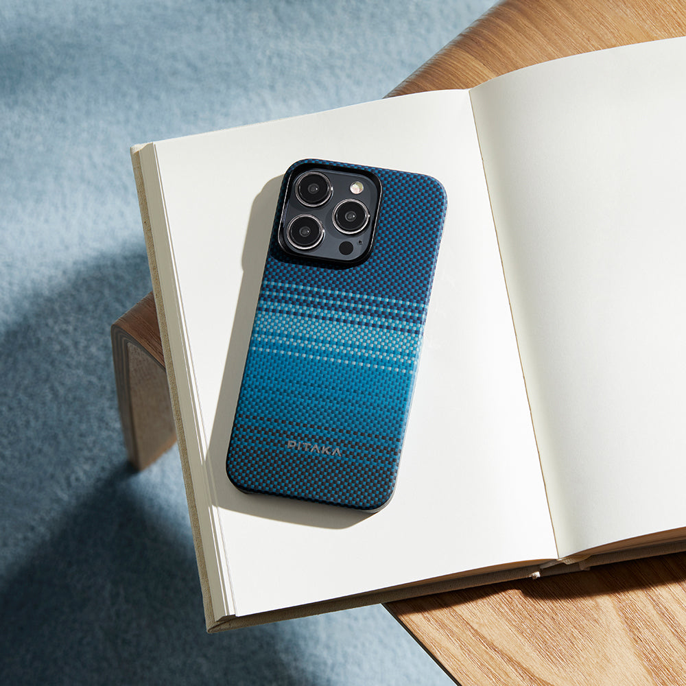 Apple iPhone 15 Pro Kılıf M-safe Şarj Özellikli Aramid Fiber Pitaka Tactile Woven Sunset-Moonrise Serisi Moonrise Kapak Mavi