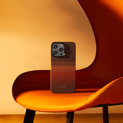 Apple iPhone 15 Pro Kılıf M-safe Şarj Özellikli Aramid Fiber Pitaka Tactile Woven Sunset-Moonrise Serisi Sunset Kapak Kahverengi