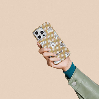 Apple iPhone 15 Pro Kılıf M-safe Şarj Özellikli Awa Tasarımlı 1500D Aramid Fiber Pitaka Ultra-Slim Classic Serisi Canyon Kapak Sarı