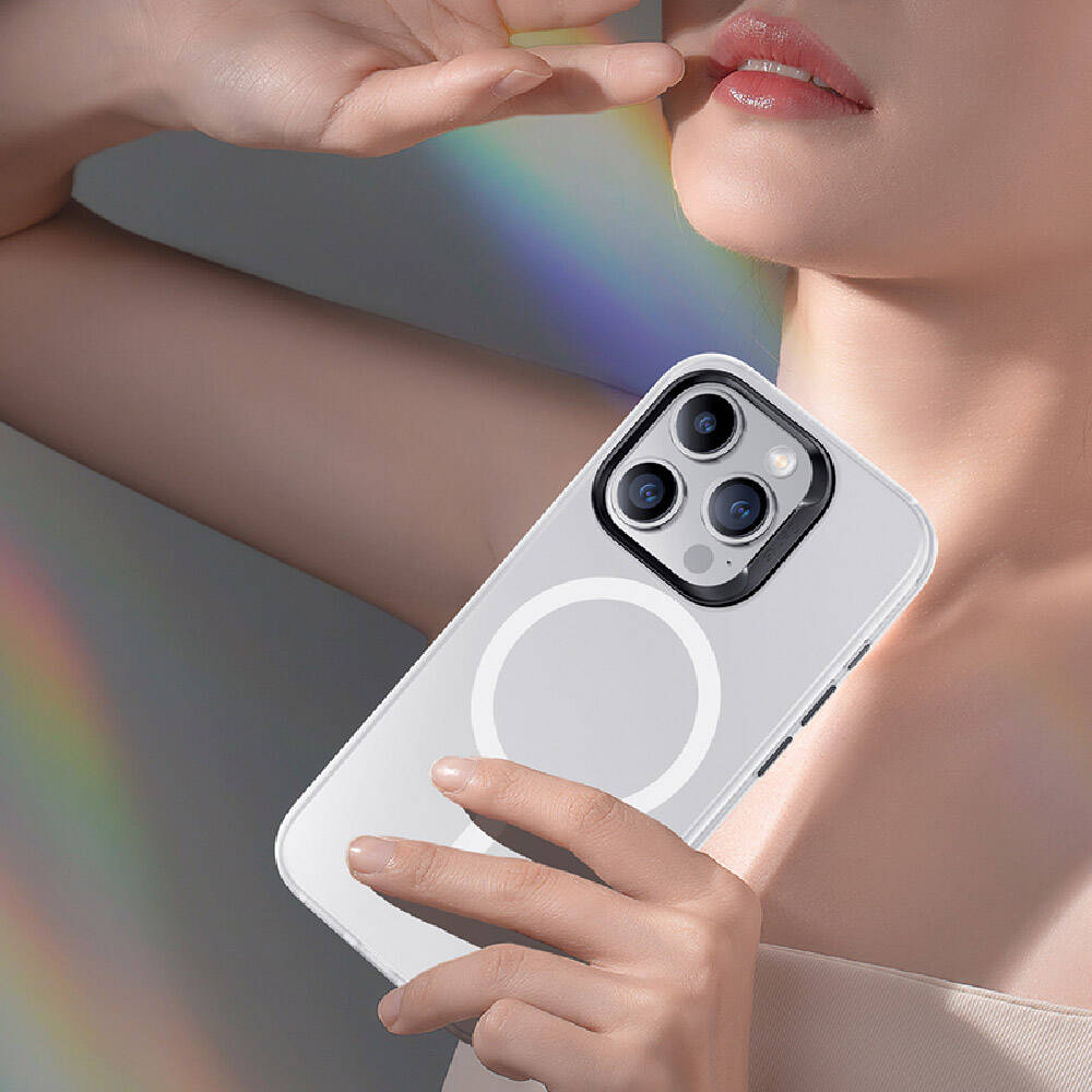 Apple iPhone 15 Pro Kılıf M-safe Şarj Özellikli Benks Lucid Armor Kapak Siyah