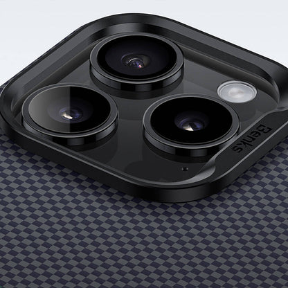 Apple iPhone 15 Pro Kılıf M-safe Şarj Özellikli Karbon Fiber Tasarımlı Benks Aurora ArmorPro Kevlar Kapak Siyah