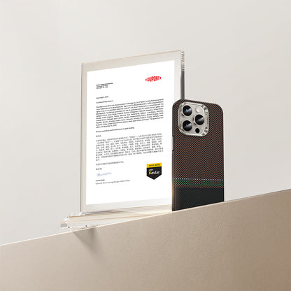 Apple iPhone 15 Pro Kılıf M-safe Şarj Özellikli Karbon Fiber Tasarımlı Benks Prestige ArmorPro Kevlar Kapak Gold