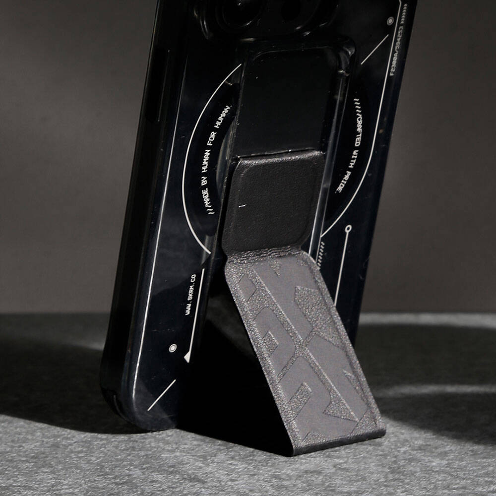 Apple iPhone 15 Pro Kılıf M-safe Şarj Özellikli Teknoloji Desenli Standlı Skinarma Helio Kapak Gri