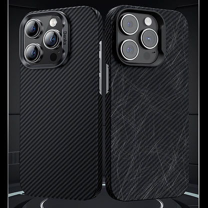 Apple iPhone 15 Pro Max Kılıf M-safe Özellikli Karbon Fiber Benks Essential ArmorAir 600D Kevlar Kapak Siyah