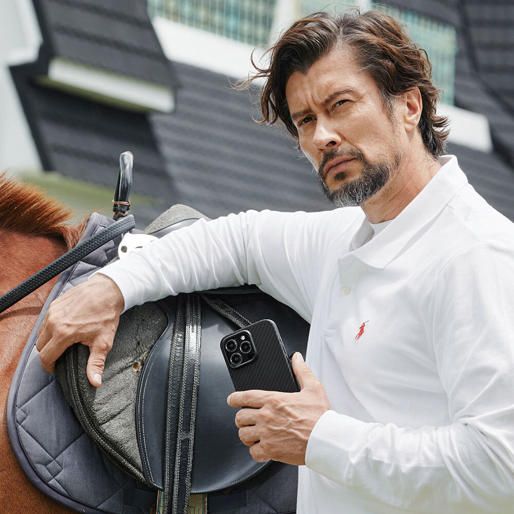 Apple iPhone 15 Pro Max Kılıf M-safe Şarj Özellikli 1500D Aramid Fiber Pitaka Military-Grade Classic Serisi Black-Grey Twill Kapak Siyah-Gri