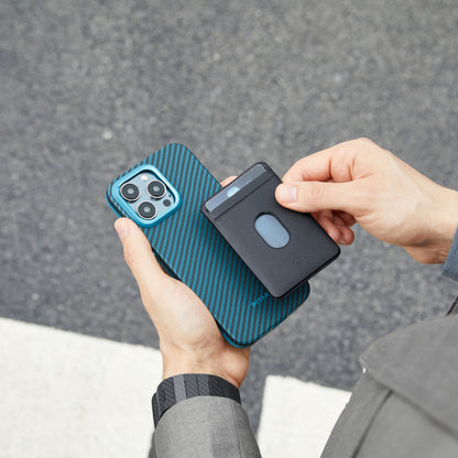 Apple iPhone 15 Pro Max Kılıf M-safe Şarj Özellikli 1500D Aramid Fiber Pitaka Military-Grade Classic Serisi Black-Grey Twill Kapak Siyah-Gri