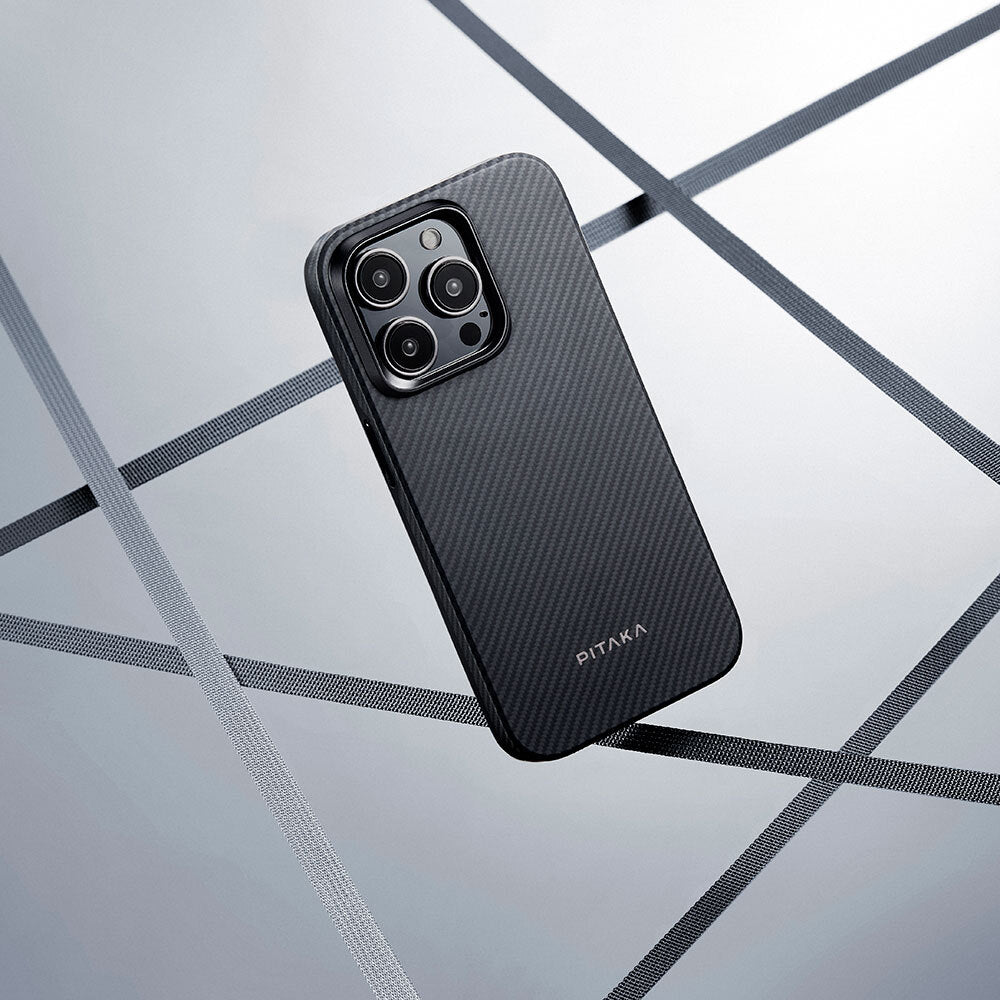 Apple iPhone 15 Pro Max Kılıf M-safe Şarj Özellikli 600D Aramid Fiber Pitaka Military-Grade Classic Serisi Black-Grey Twill Kapak Siyah-Gri