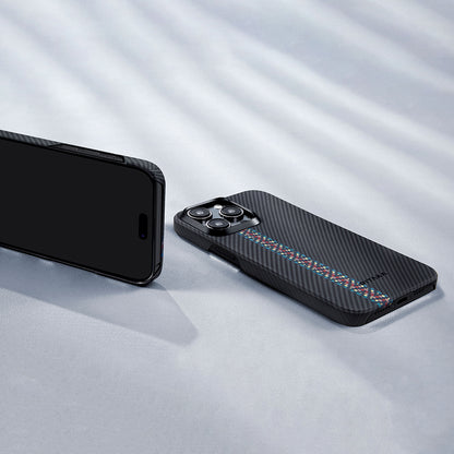 Apple iPhone 15 Pro Max Kılıf M-safe Şarj Özellikli 600D Aramid Fiber Pitaka Tactile Woven Orchestra Serisi Rhapsody Kapak Siyah