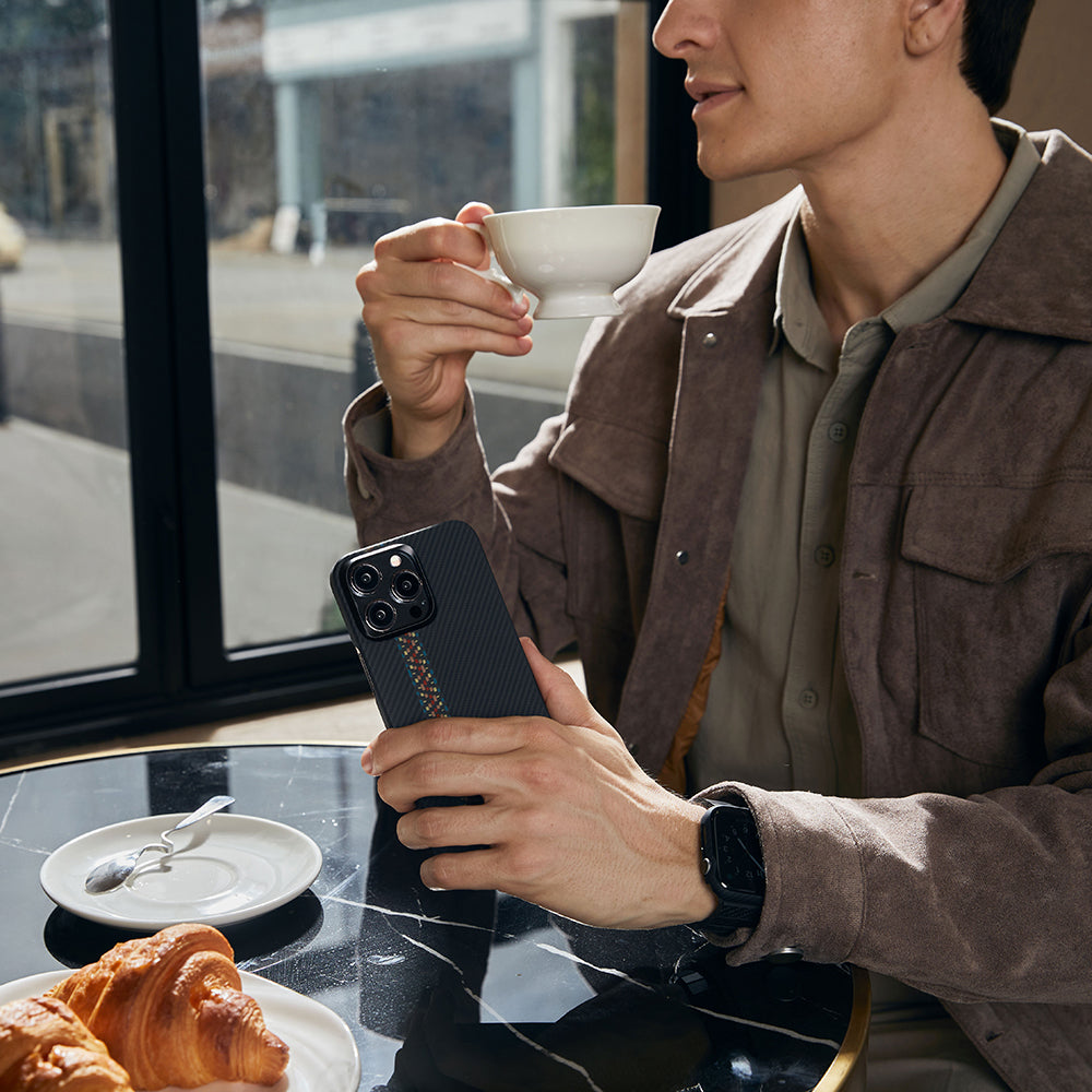 Apple iPhone 15 Pro Max Kılıf M-safe Şarj Özellikli 600D Aramid Fiber Pitaka Tactile Woven Orchestra Serisi Rhapsody Kapak Siyah