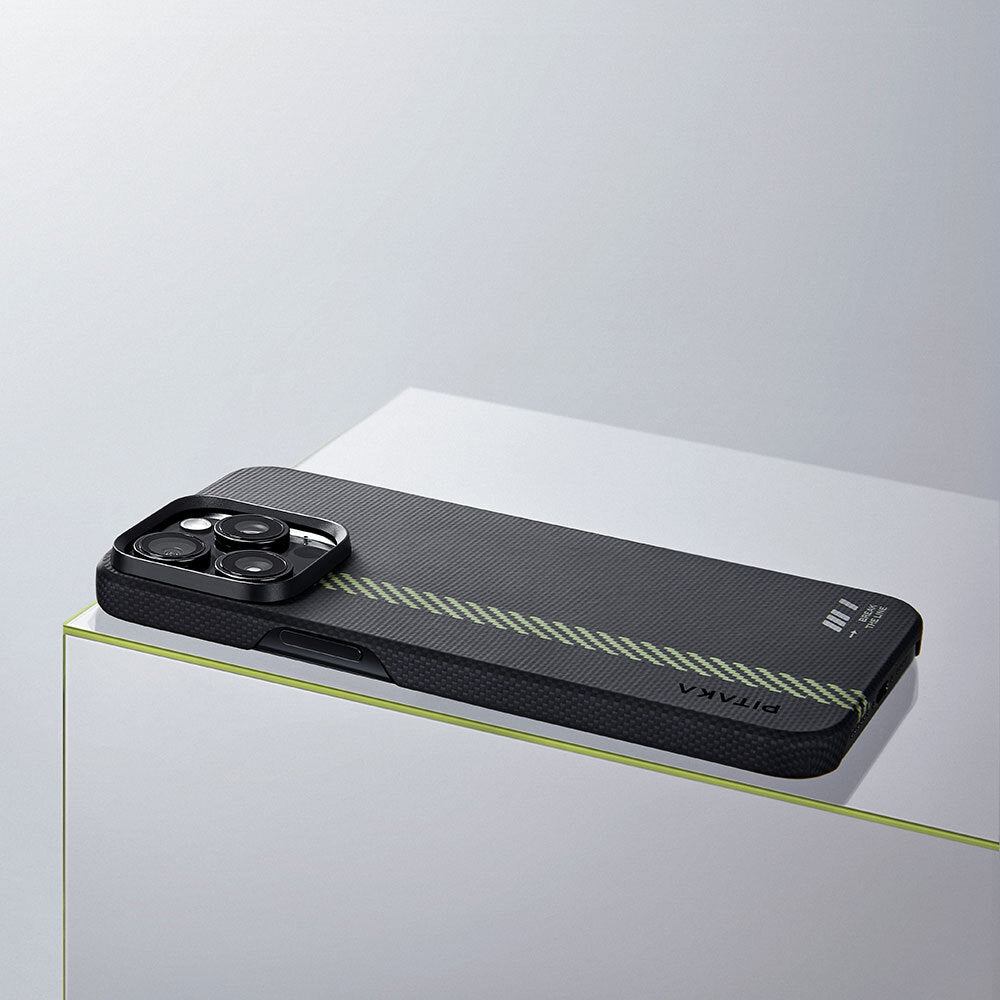 Apple iPhone 15 Pro Max Kılıf M-safe Şarj Özellikli Aramid Fiber Pitaka Tactile Woven Break The Line Kapak Siyah