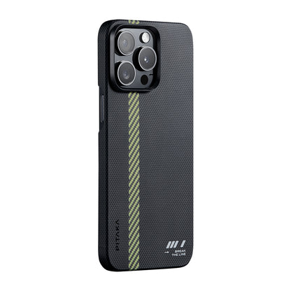 Apple iPhone 15 Pro Max Kılıf M-safe Şarj Özellikli Aramid Fiber Pitaka Tactile Woven Break The Line Kapak Siyah