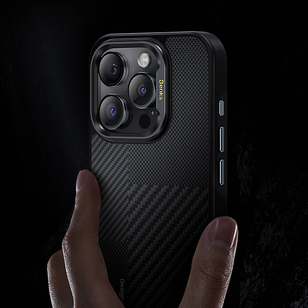 Apple iPhone 15 Pro Max Kılıf M-safe Şarj Özellikli Karbon Fiber Benks Montage Hybrid ArmorPro Kevlar Kapak Siyah