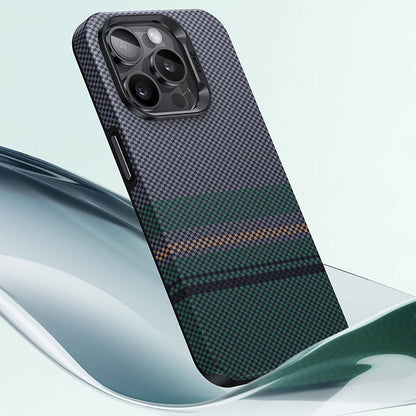 Apple iPhone 15 Pro Max Kılıf M-safe Şarj Özellikli Karbon Fiber Tasarımlı Benks Aurora ArmorPro Kevlar Kapak Siyah