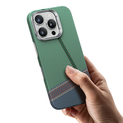 Apple iPhone 15 Pro Max Kılıf M-safe Şarj Özellikli Karbon Fiber Tasarımlı Benks Passion Green ArmorAir Kevlar Kapak Yeşil