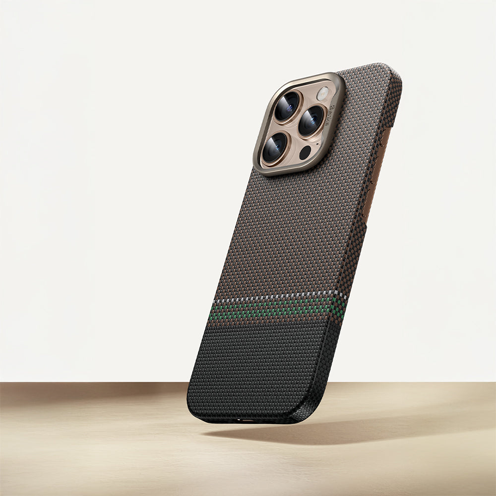 Apple iPhone 15 Pro Max Kılıf M-safe Şarj Özellikli Karbon Fiber Tasarımlı Benks Prestige ArmorAir Kevlar Kapak Gold