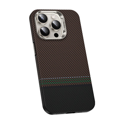 Apple iPhone 15 Pro Max Kılıf M-safe Şarj Özellikli Karbon Fiber Tasarımlı Benks Prestige ArmorPro Kevlar Kapak Gold