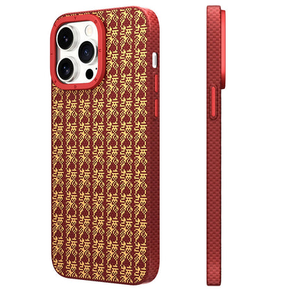 Apple iPhone 15 Pro Max Kılıf M-safe Şarj Özellikli Kevlar 1500D Youngkit Auspicious Loong Serisi Kapak Kırmızı