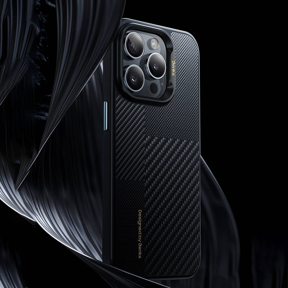 Apple iPhone 16 Kılıf M-safe Şarj Özellikli Karbon Fiber Benks Montage Hybrid ArmorPro Kevlar Kapak Siyah