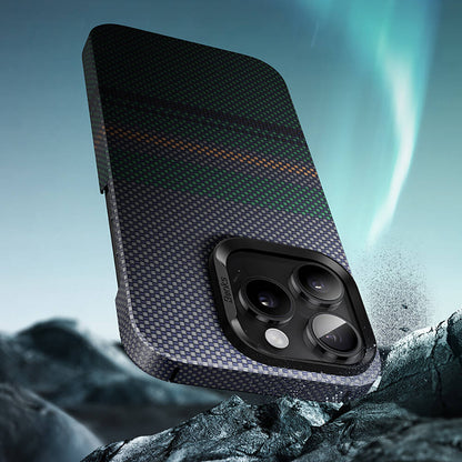 Apple iPhone 16 Kılıf M-safe Şarj Özellikli Karbon Fiber Tasarımlı Benks Aurora ArmorAir Kevlar Kapak Siyah